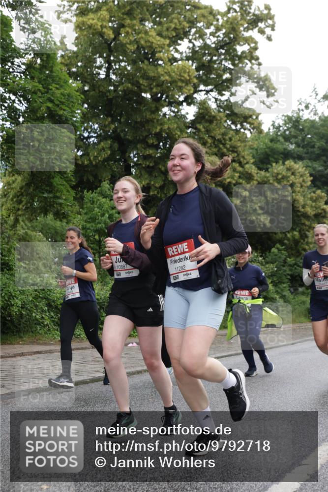 14.06.2026 - REWE Women's Run Jannik Wohlers http://msf.ph/oto/9792718 14.06.2026 10:07:42 Laufen 10887, 57, 11282, 11457 meine-sportfotos.de