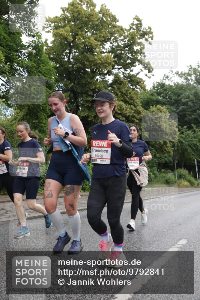 14.06.2026 - REWE Women's Run Jannik Wohlers http://msf.ph/oto/9792841 14.06.2026 10:07:50 Laufen 7, 10595, 10498, 57, 10688 meine-sportfotos.de