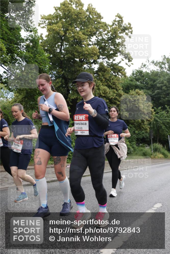 14.06.2026 - REWE Women's Run Jannik Wohlers http://msf.ph/oto/9792843 14.06.2026 10:07:50 Laufen 10695, 10498, 57, 10688 meine-sportfotos.de