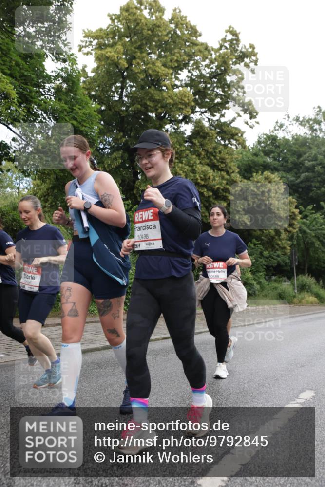 14.06.2026 - REWE Women's Run Jannik Wohlers http://msf.ph/oto/9792845 14.06.2026 10:07:50 Laufen 10695, 10498, 57, 10688 meine-sportfotos.de