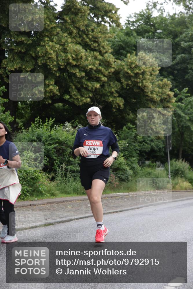 14.06.2026 - REWE Women's Run Jannik Wohlers http://msf.ph/oto/9792915 14.06.2026 10:08:02 Laufen 10909 meine-sportfotos.de