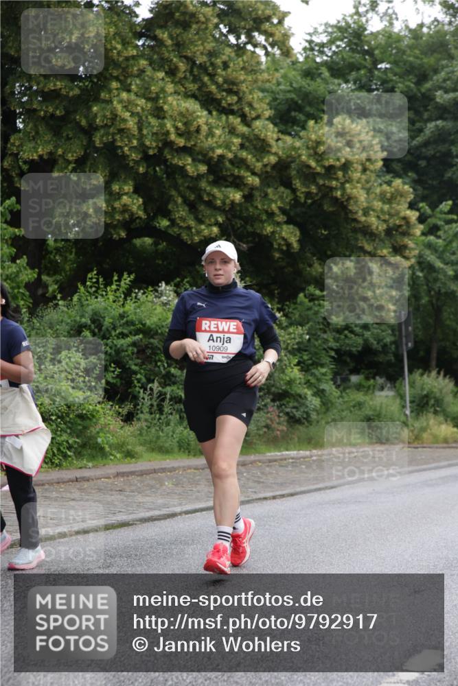 14.06.2026 - REWE Women's Run Jannik Wohlers http://msf.ph/oto/9792917 14.06.2026 10:08:02 Laufen 10909 meine-sportfotos.de