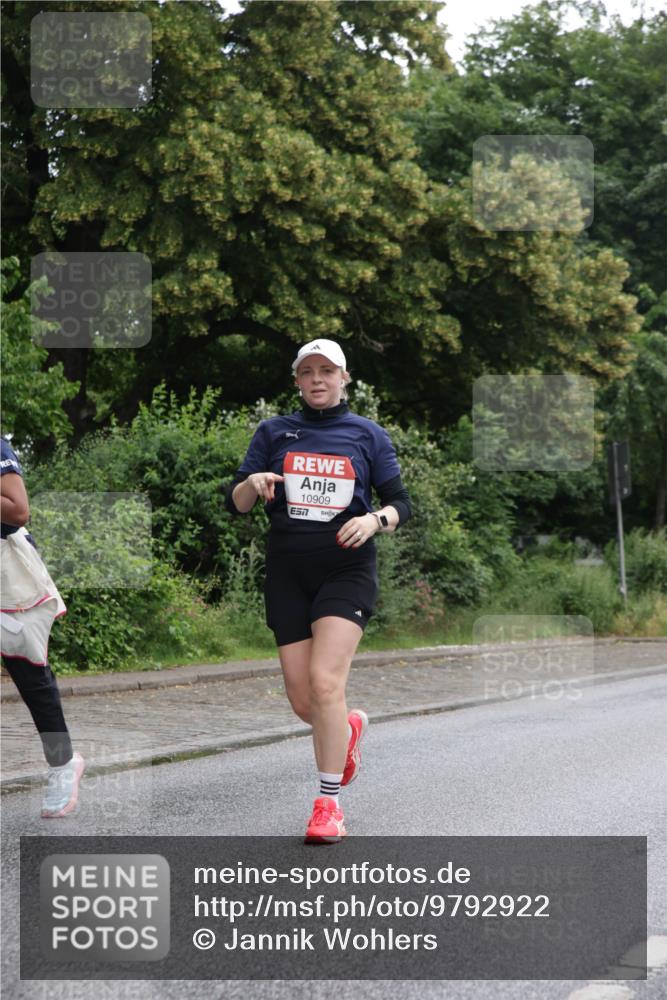 14.06.2026 - REWE Women's Run Jannik Wohlers http://msf.ph/oto/9792922 14.06.2026 10:08:02 Laufen 10909, 7 meine-sportfotos.de