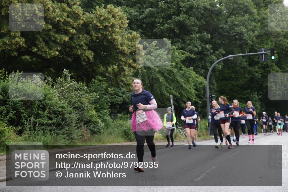 14.06.2026 - REWE Women's Run Jannik Wohlers http://msf.ph/oto/9792935 14.06.2026 10:08:04 Laufen 10716 meine-sportfotos.de