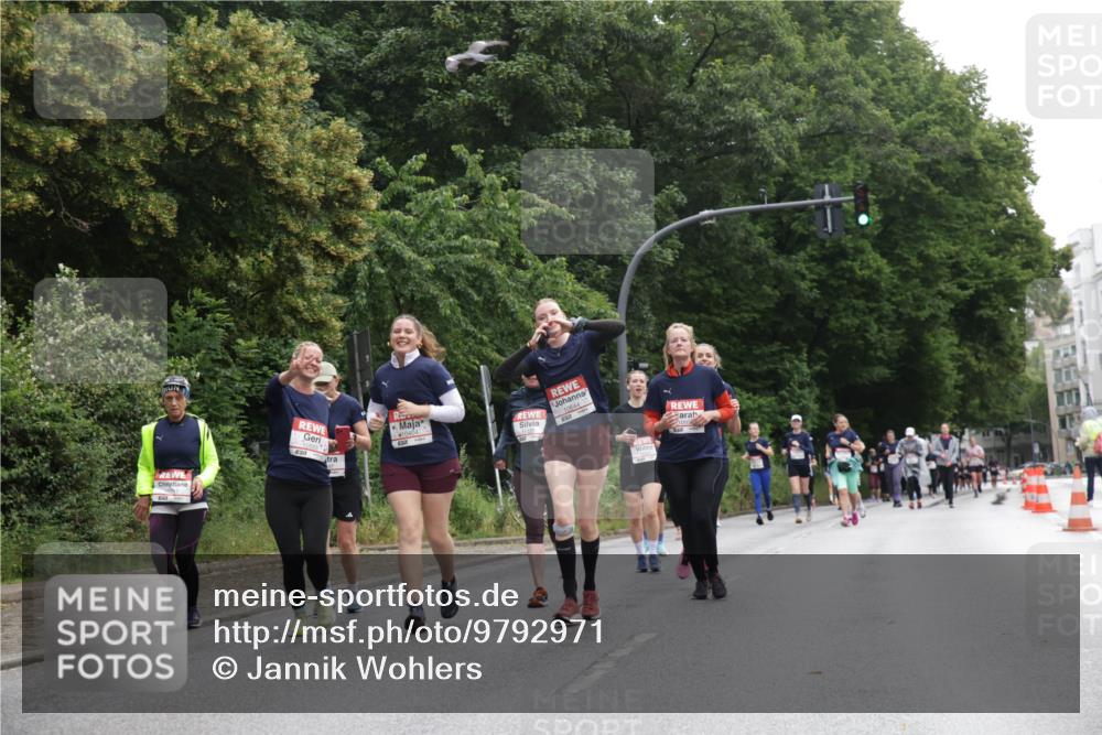 14.06.2026 - REWE Women's Run Jannik Wohlers http://msf.ph/oto/9792971 14.06.2026 10:08:08 Laufen 10644 meine-sportfotos.de