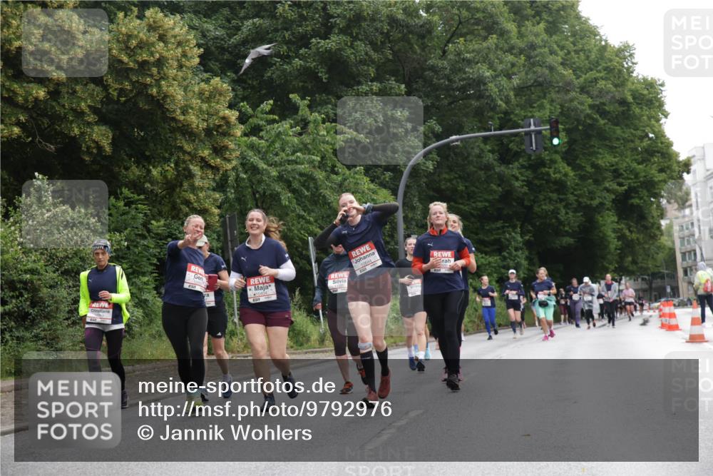 14.06.2026 - REWE Women's Run Jannik Wohlers http://msf.ph/oto/9792976 14.06.2026 10:08:08 Laufen 100, 410404, 11125, 10644 meine-sportfotos.de