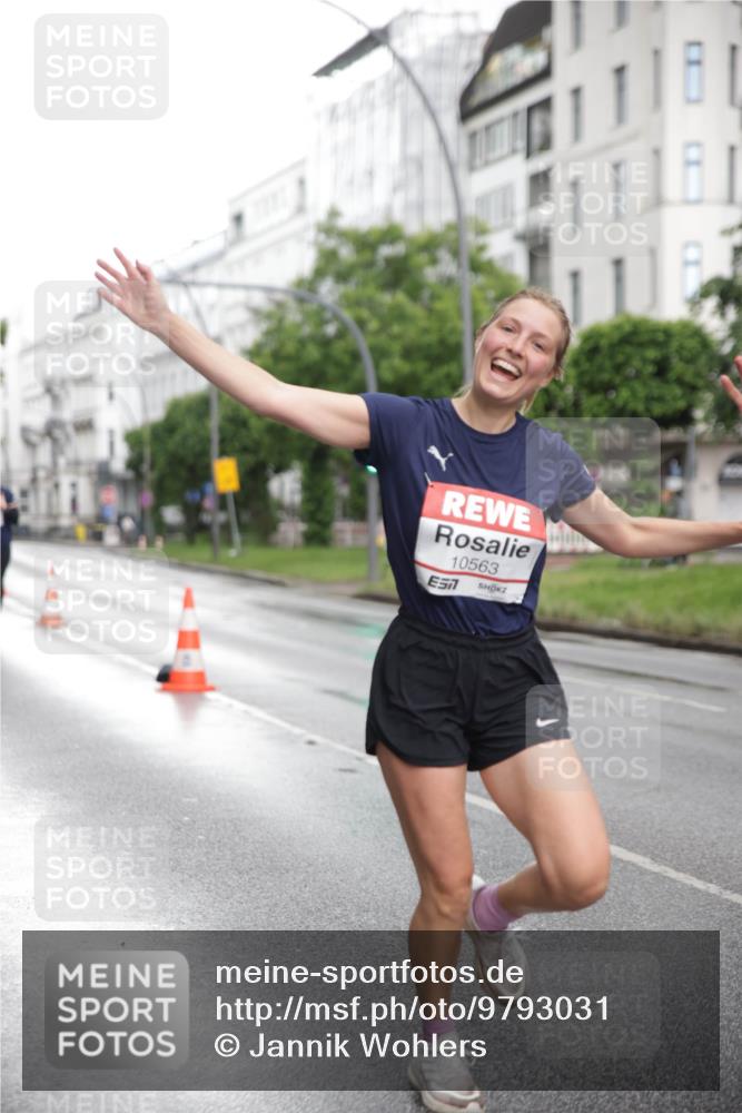 14.06.2026 - REWE Women's Run Jannik Wohlers http://msf.ph/oto/9793031 14.06.2026 09:52:09 Laufen 10563 meine-sportfotos.de