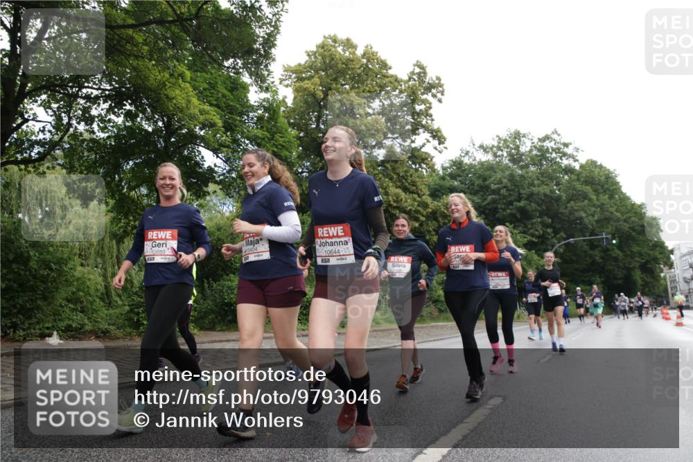 14.06.2026 - REWE Women's Run Jannik Wohlers http://msf.ph/oto/9793046 14.06.2026 10:08:12 Laufen 10689, 7, 10404, 10644, 57, 11125 meine-sportfotos.de