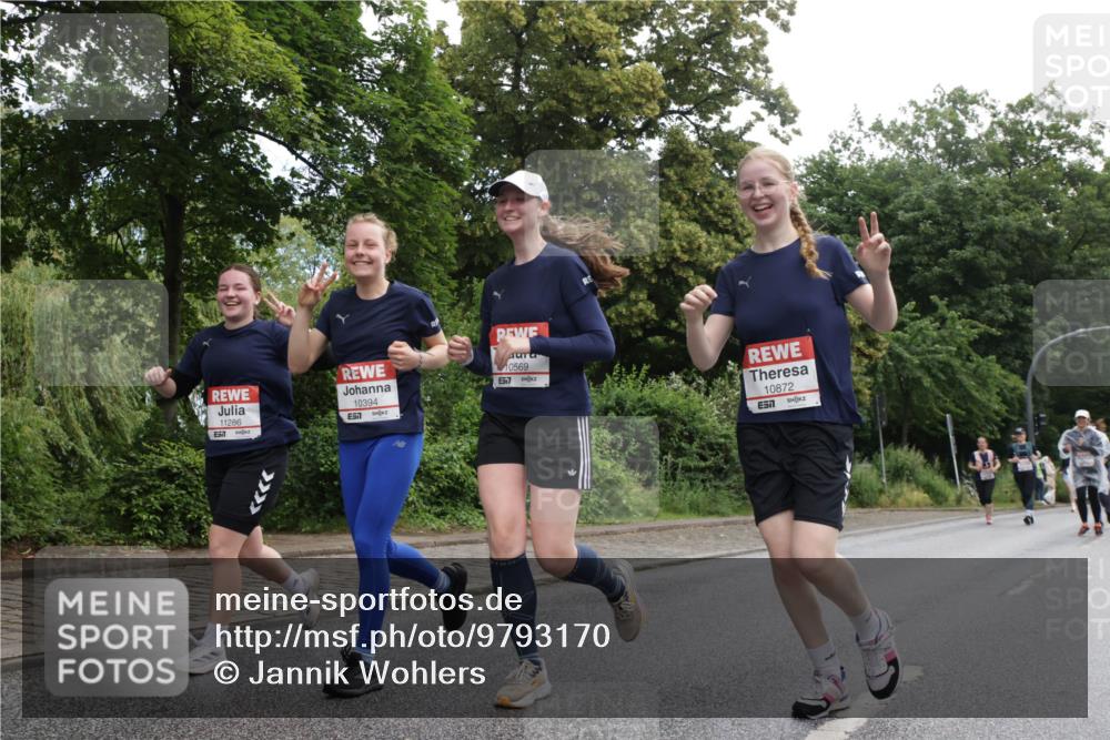 14.06.2026 - REWE Women's Run Jannik Wohlers http://msf.ph/oto/9793170 14.06.2026 10:08:21 Laufen 11286, 57, 10394, 57, 10569, 57, 10872, 657 meine-sportfotos.de