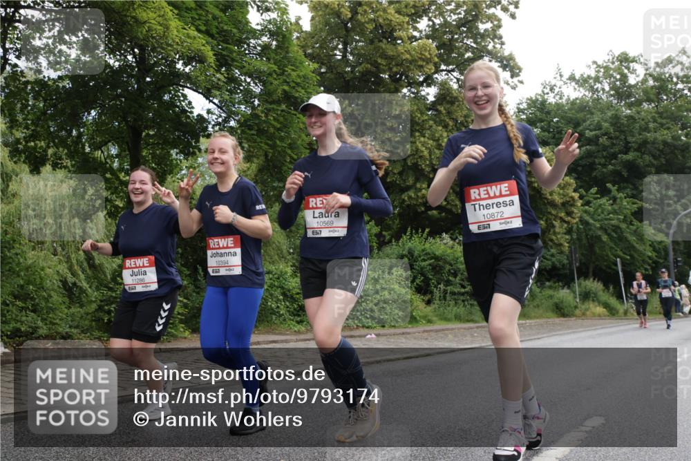 14.06.2026 - REWE Women's Run Jannik Wohlers http://msf.ph/oto/9793174 14.06.2026 10:08:21 Laufen 11286, 7, 10394, 10569, 517, 10872, 657 meine-sportfotos.de