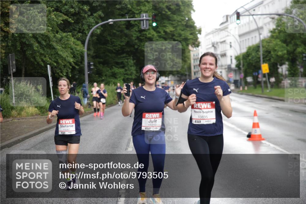 14.06.2026 - REWE Women's Run Jannik Wohlers http://msf.ph/oto/9793505 14.06.2026 09:52:55 Laufen 10287, 57, 11210, 7, 10835, 7 meine-sportfotos.de