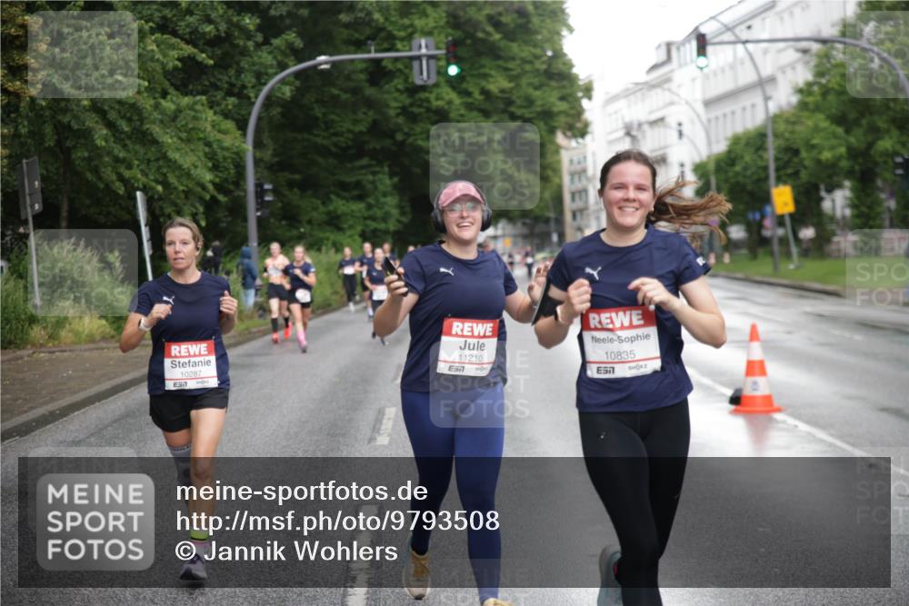 14.06.2026 - REWE Women's Run Jannik Wohlers http://msf.ph/oto/9793508 14.06.2026 09:52:55 Laufen 11210, 10835, 10287, 7 meine-sportfotos.de