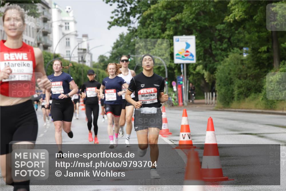14.06.2026 - REWE Women's Run Jannik Wohlers http://msf.ph/oto/9793704 14.06.2026 09:07:36 Laufen 1492, 11141, 10892 meine-sportfotos.de