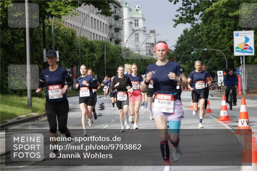 14.06.2026 - REWE Women's Run Jannik Wohlers http://msf.ph/oto/9793862 14.06.2026 09:07:45 Laufen 10233, 7, 10274, 10095, 11351, 9 meine-sportfotos.de