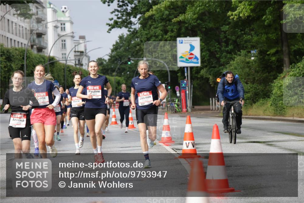 14.06.2026 - REWE Women's Run Jannik Wohlers http://msf.ph/oto/9793947 14.06.2026 09:07:47 Laufen 0274, 57, 10929, 10215, 11351, 57 meine-sportfotos.de