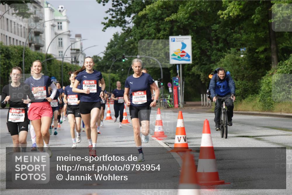 14.06.2026 - REWE Women's Run Jannik Wohlers http://msf.ph/oto/9793954 14.06.2026 09:07:47 Laufen 10274, 10929, 215, 11351, 7 meine-sportfotos.de