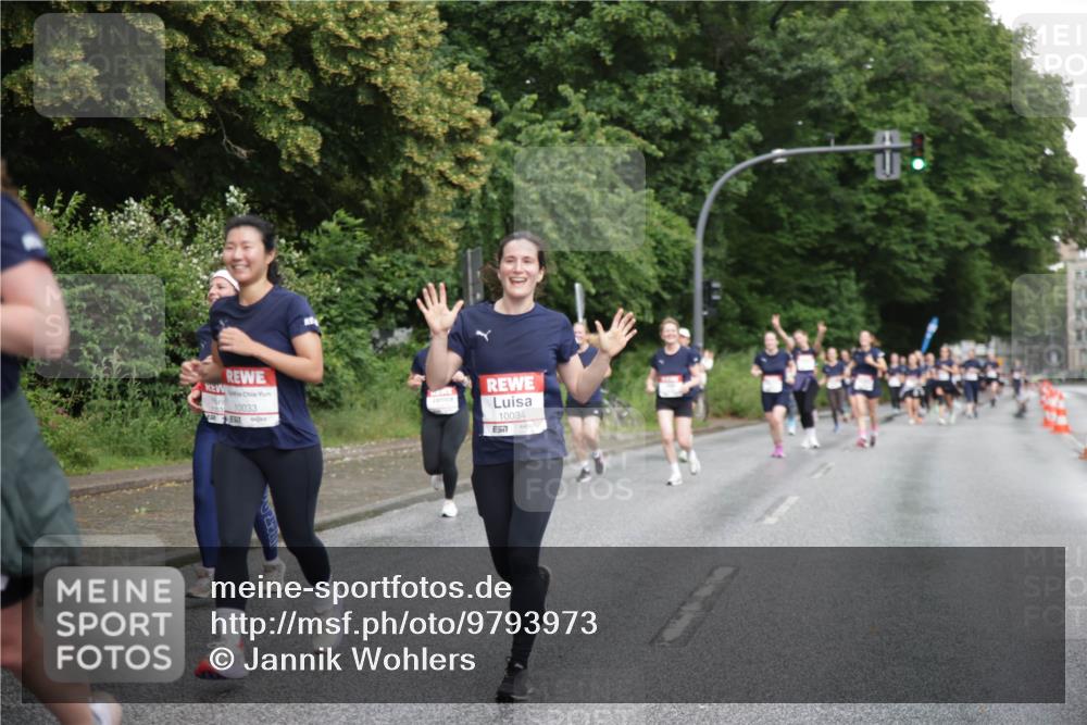 14.06.2026 - REWE Women's Run Jannik Wohlers http://msf.ph/oto/9793973 14.06.2026 09:53:57 Laufen 10033, 10034 meine-sportfotos.de
