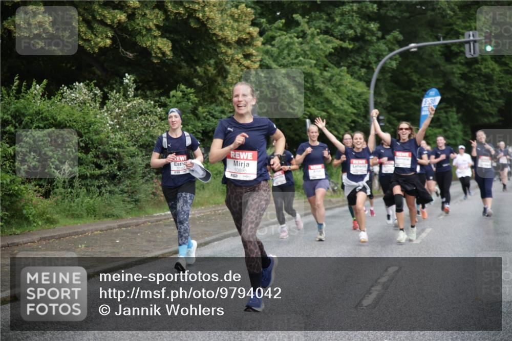 14.06.2026 - REWE Women's Run Jannik Wohlers http://msf.ph/oto/9794042 14.06.2026 09:54:05 Laufen 10153, 10895, 657 meine-sportfotos.de