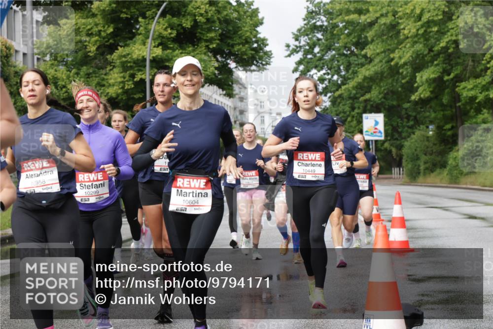 14.06.2026 - REWE Women's Run Jannik Wohlers http://msf.ph/oto/9794171 14.06.2026 09:08:14 Laufen 10958, 51, 10299, 10604, 10449, 7 meine-sportfotos.de