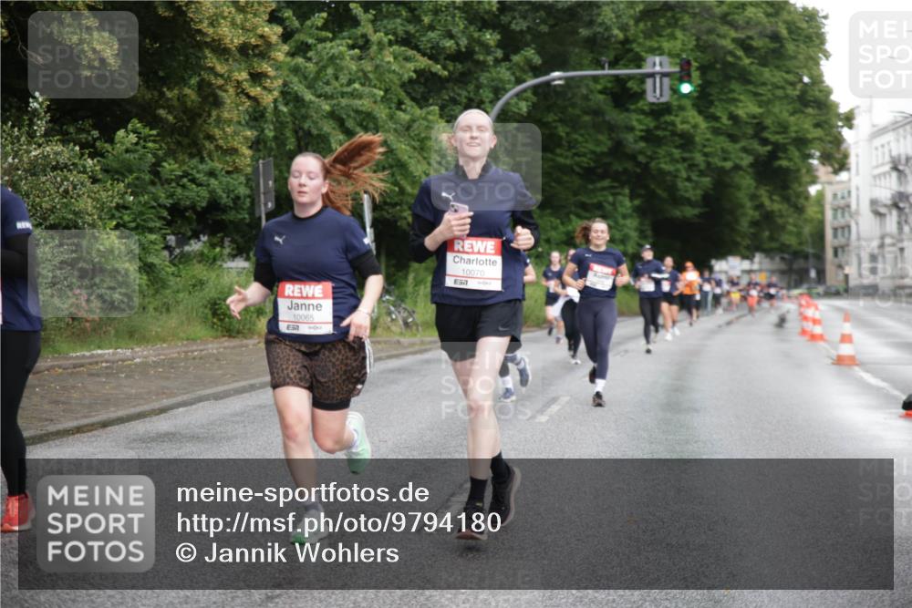 14.06.2026 - REWE Women's Run Jannik Wohlers http://msf.ph/oto/9794180 14.06.2026 09:54:15 Laufen 10065, 7, 10070, 7 meine-sportfotos.de