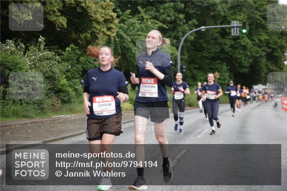 14.06.2026 - REWE Women's Run Jannik Wohlers http://msf.ph/oto/9794194 14.06.2026 09:54:15 Laufen 10065, 37, 10070 meine-sportfotos.de