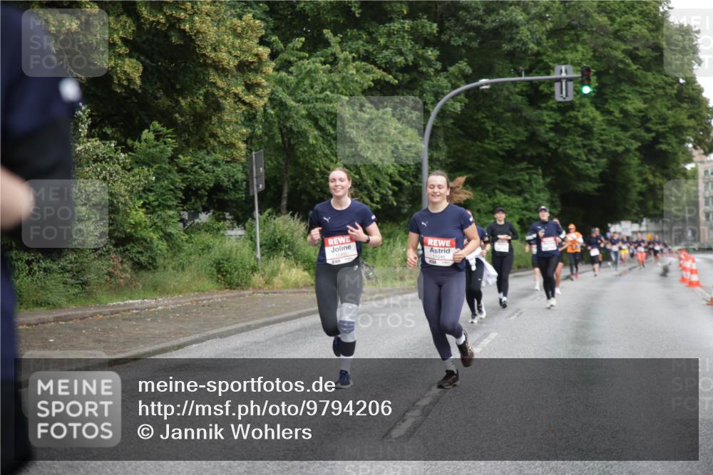 14.06.2026 - REWE Women's Run Jannik Wohlers http://msf.ph/oto/9794206 14.06.2026 09:54:17 Laufen 10492, 11046 meine-sportfotos.de