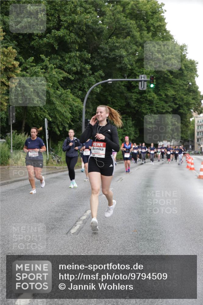 14.06.2026 - REWE Women's Run Jannik Wohlers http://msf.ph/oto/9794509 14.06.2026 09:54:50 Laufen 10664, 10565, 57 meine-sportfotos.de