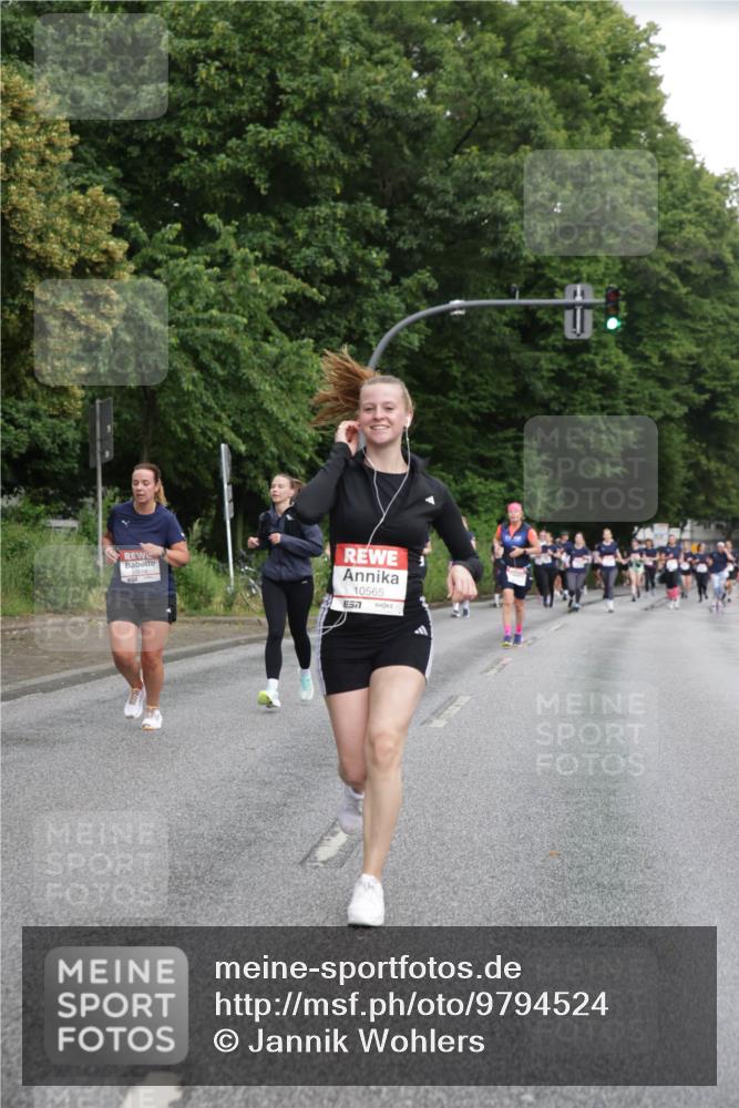 14.06.2026 - REWE Women's Run Jannik Wohlers http://msf.ph/oto/9794524 14.06.2026 09:54:50 Laufen 10664, 10565, 7 meine-sportfotos.de