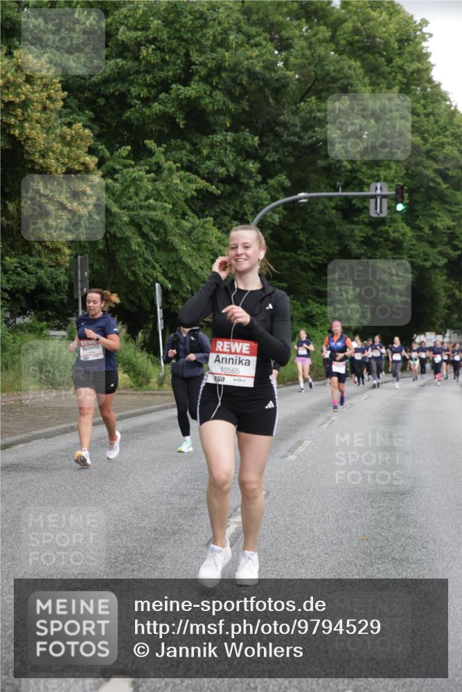 14.06.2026 - REWE Women's Run Jannik Wohlers http://msf.ph/oto/9794529 14.06.2026 09:54:50 Laufen 10664, 10565 meine-sportfotos.de