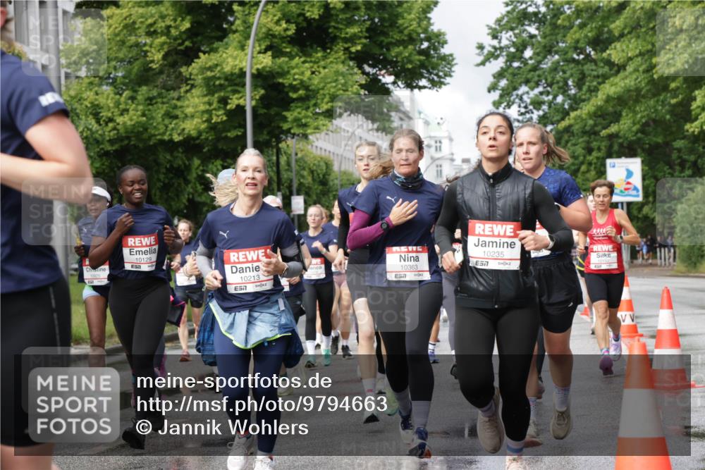 14.06.2026 - REWE Women's Run Jannik Wohlers http://msf.ph/oto/9794663 14.06.2026 09:08:44 Laufen 10129, 10213, 57, 10363, 7, 10235, 7, 10150, 12 meine-sportfotos.de