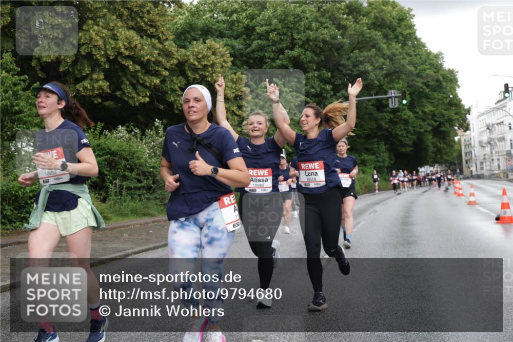14.06.2026 - REWE Women's Run Jannik Wohlers http://msf.ph/oto/9794680 14.06.2026 09:55:08 Laufen 10450, 57, 10558, 10982 meine-sportfotos.de
