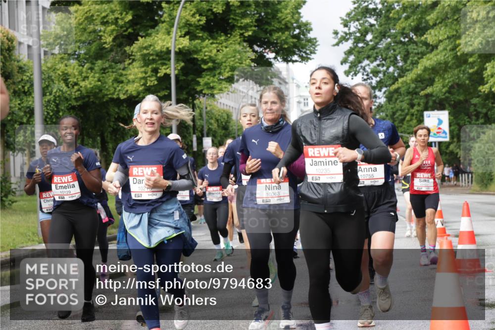 14.06.2026 - REWE Women's Run Jannik Wohlers http://msf.ph/oto/9794683 14.06.2026 09:08:44 Laufen 10129, 102, 57, 109, 10363, 7, 12, 10235, 57, 10755 meine-sportfotos.de