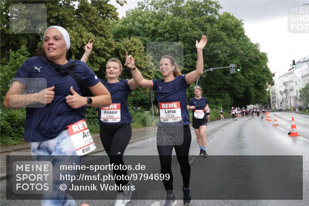 14.06.2026 - REWE Women's Run Jannik Wohlers http://msf.ph/oto/9794699 14.06.2026 09:55:09 Laufen 1127, 10982, 57, 10558, 57 meine-sportfotos.de