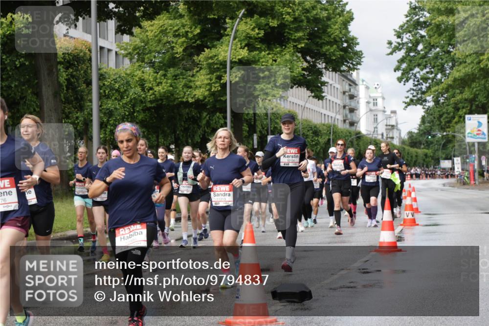 14.06.2026 - REWE Women's Run Jannik Wohlers http://msf.ph/oto/9794837 14.06.2026 09:09:05 Laufen 76, 10986, 11313, 517, 10156 meine-sportfotos.de