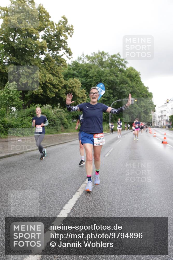 14.06.2026 - REWE Women's Run Jannik Wohlers http://msf.ph/oto/9794896 14.06.2026 09:55:36 Laufen 10090 meine-sportfotos.de