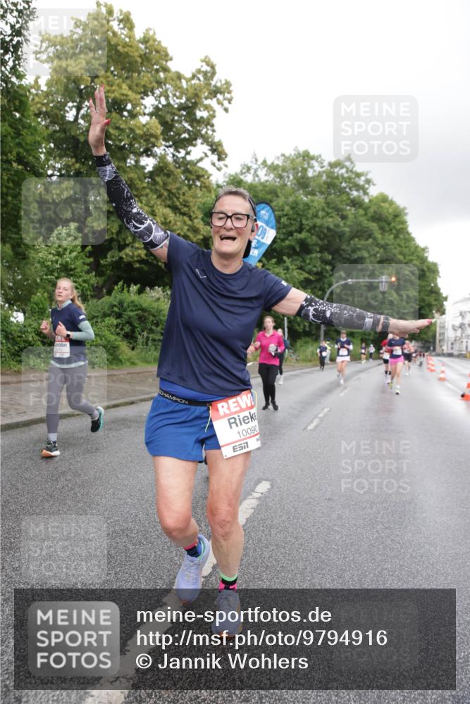 14.06.2026 - REWE Women's Run Jannik Wohlers http://msf.ph/oto/9794916 14.06.2026 09:55:36 Laufen 10090 meine-sportfotos.de