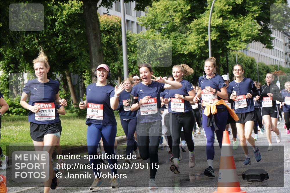 14.06.2026 - REWE Women's Run Jannik Wohlers http://msf.ph/oto/9795115 14.06.2026 09:09:18 Laufen 10611, 11210, 10835, 7, 11423, 657, 11415, 557, 10526 meine-sportfotos.de