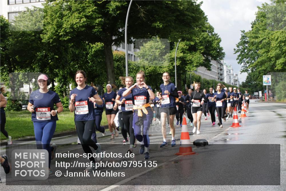 14.06.2026 - REWE Women's Run Jannik Wohlers http://msf.ph/oto/9795135 14.06.2026 09:09:19 Laufen 11210, 7, 10835 meine-sportfotos.de