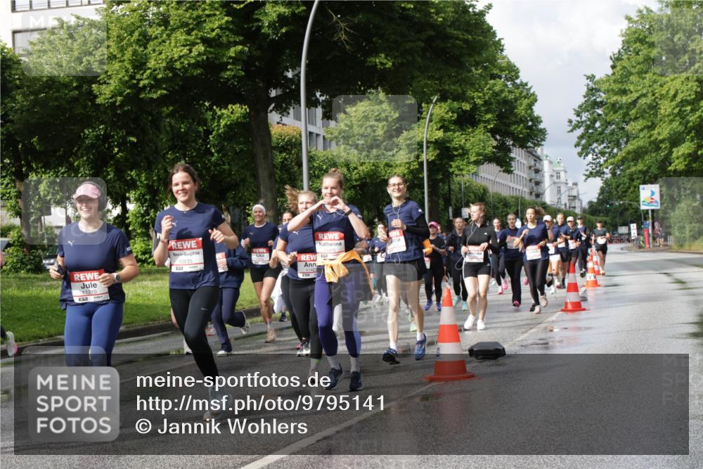 14.06.2026 - REWE Women's Run Jannik Wohlers http://msf.ph/oto/9795141 14.06.2026 09:09:19 Laufen 11210, 10835, 7, 11415, 7, 11423 meine-sportfotos.de