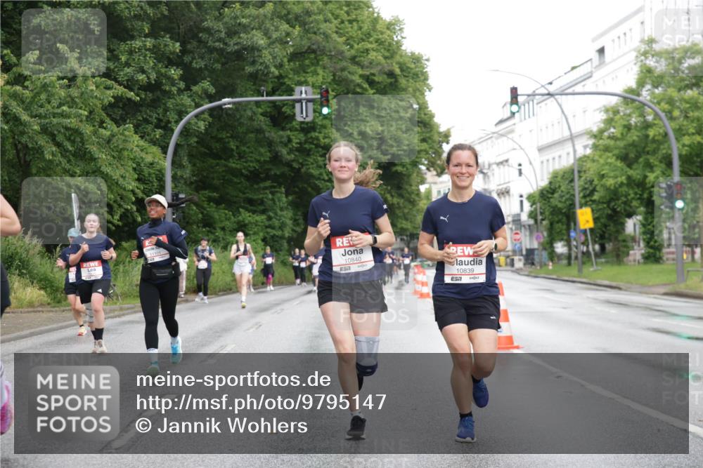 14.06.2026 - REWE Women's Run Jannik Wohlers http://msf.ph/oto/9795147 14.06.2026 09:55:59 Laufen 11101, 10840, 10839, 7 meine-sportfotos.de