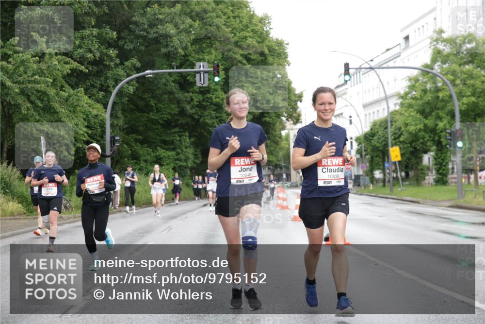 14.06.2026 - REWE Women's Run Jannik Wohlers http://msf.ph/oto/9795152 14.06.2026 09:55:59 Laufen 11105, 10840, 57, 10839, 7 meine-sportfotos.de