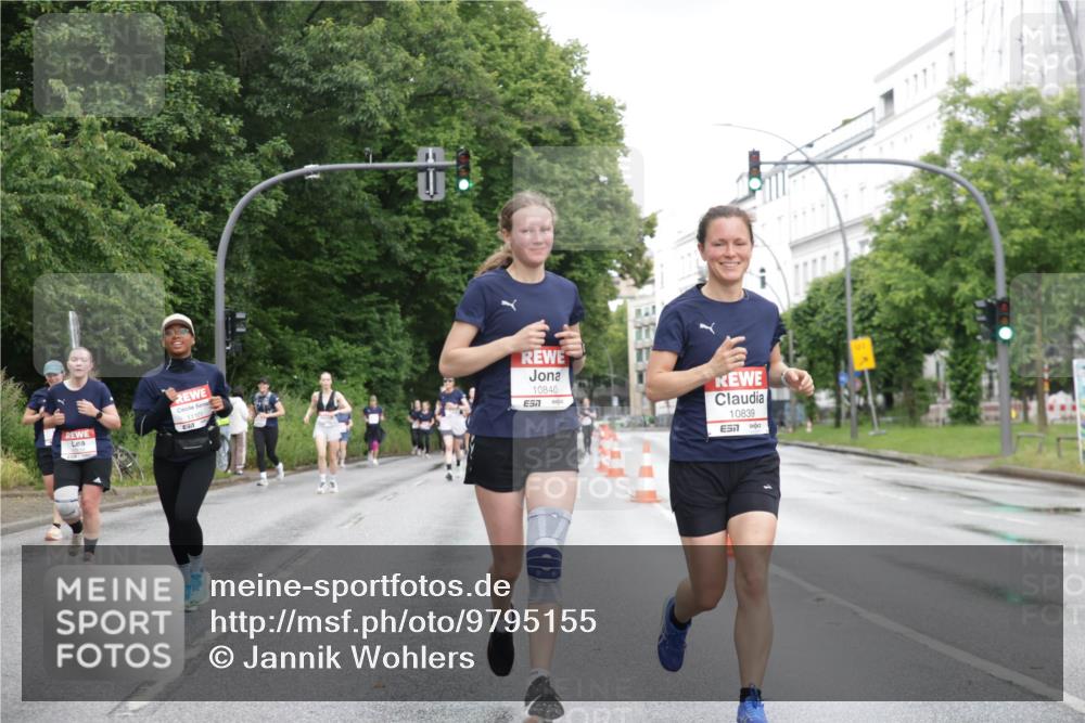 14.06.2026 - REWE Women's Run Jannik Wohlers http://msf.ph/oto/9795155 14.06.2026 09:55:59 Laufen 11101, 37, 10840, 57, 10839 meine-sportfotos.de