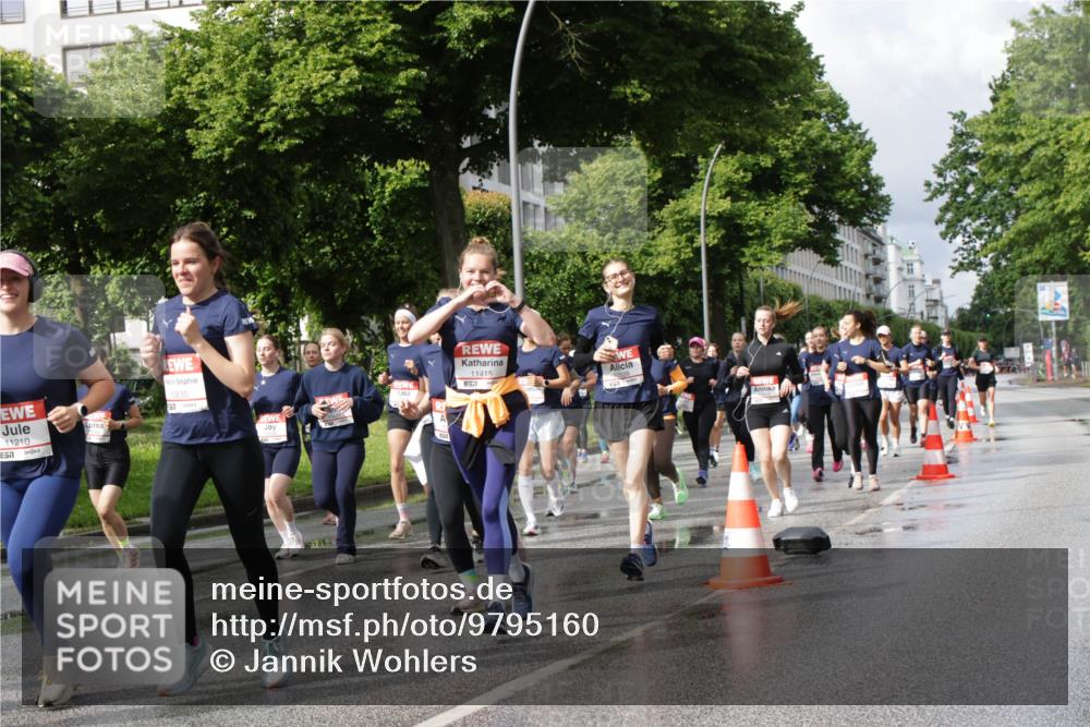 14.06.2026 - REWE Women's Run Jannik Wohlers http://msf.ph/oto/9795160 14.06.2026 09:09:20 Laufen 11210, 7, 10835, 10421, 10421, 11415 meine-sportfotos.de