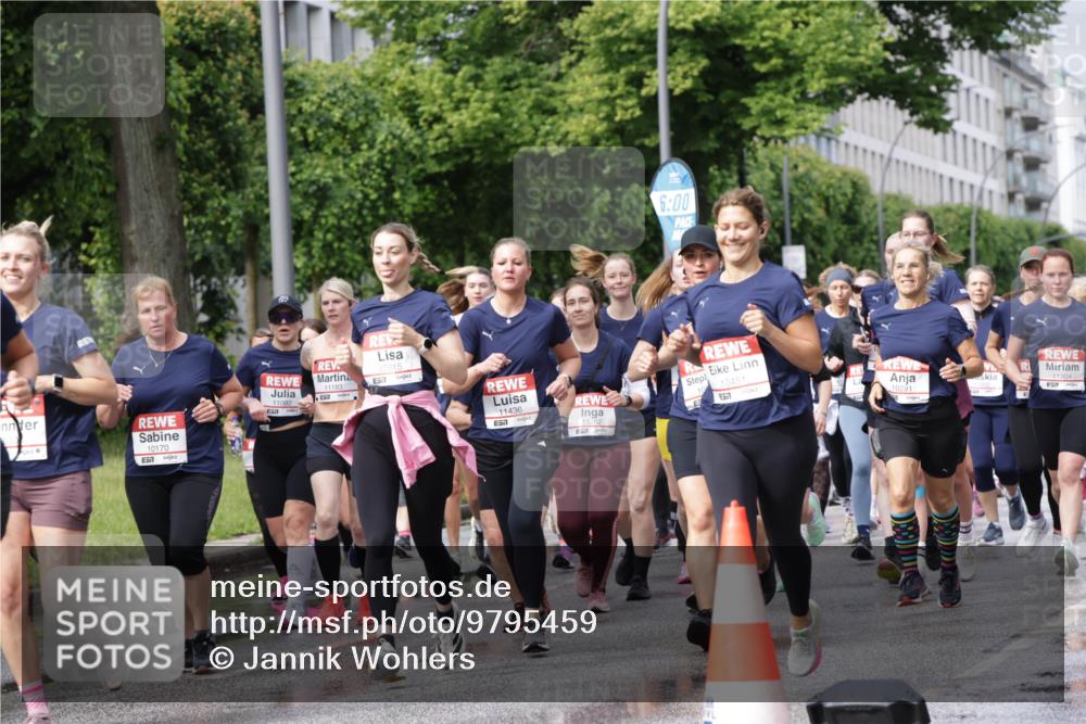 14.06.2026 - REWE Women's Run Jannik Wohlers http://msf.ph/oto/9795459 14.06.2026 09:09:36 Laufen 10170, 57, 11092, 577, 11183, 10815, 11436, 6, 00, 11262, 10451, 6517, 10291, 11304 meine-sportfotos.de