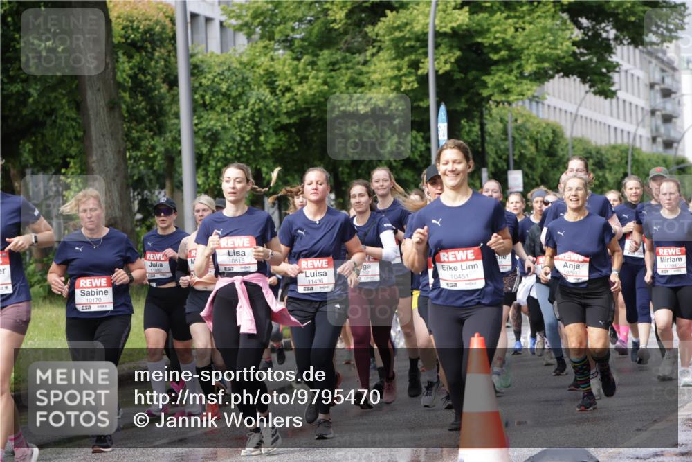 14.06.2026 - REWE Women's Run Jannik Wohlers http://msf.ph/oto/9795470 14.06.2026 09:09:36 Laufen 10170, 57, 11092, 10815, 657, 11436, 7, 10451, 10291 meine-sportfotos.de