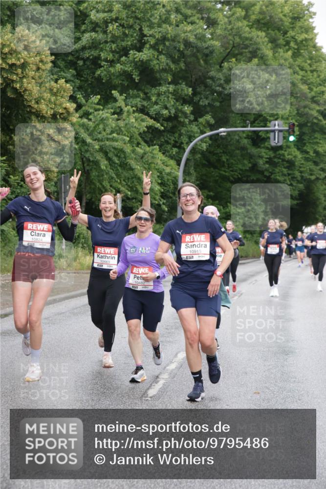 14.06.2026 - REWE Women's Run Jannik Wohlers http://msf.ph/oto/9795486 14.06.2026 09:56:40 Laufen 10824, 10663, 10482, 7, 10915 meine-sportfotos.de