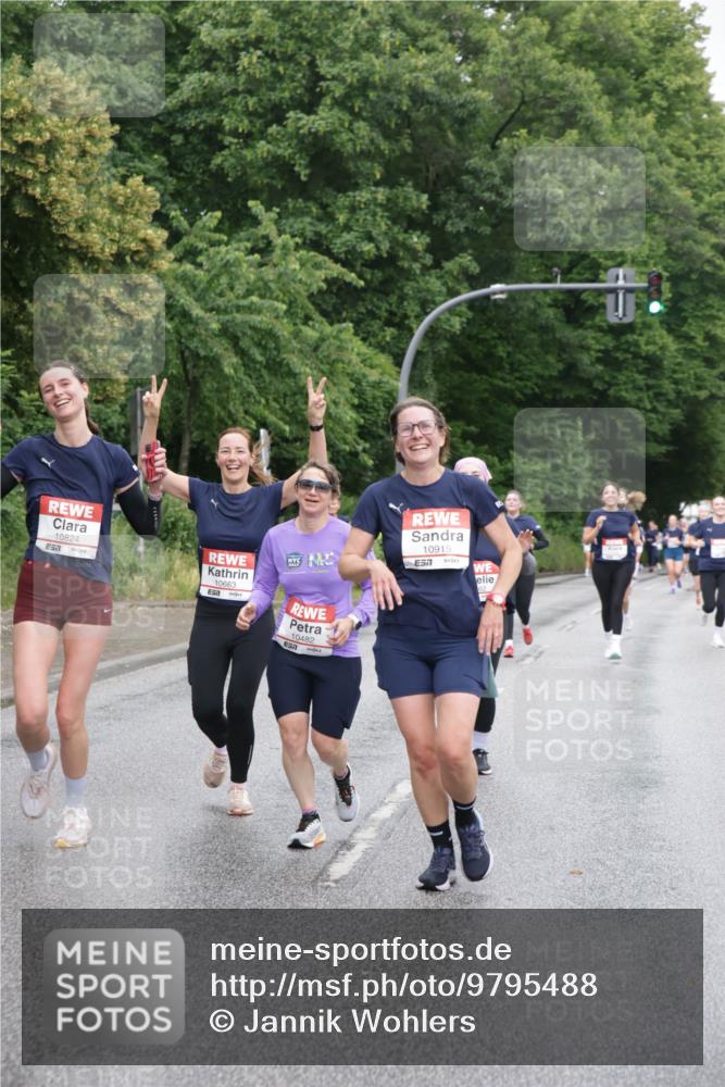 14.06.2026 - REWE Women's Run Jannik Wohlers http://msf.ph/oto/9795488 14.06.2026 09:56:40 Laufen 10824, 7, 10915, 10663, 7, 10482 meine-sportfotos.de