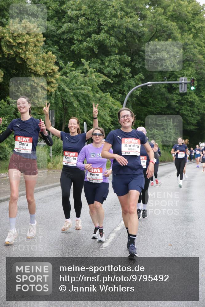 14.06.2026 - REWE Women's Run Jannik Wohlers http://msf.ph/oto/9795492 14.06.2026 09:56:40 Laufen 10824, 57, 10663, 10482, 10915, 7 meine-sportfotos.de