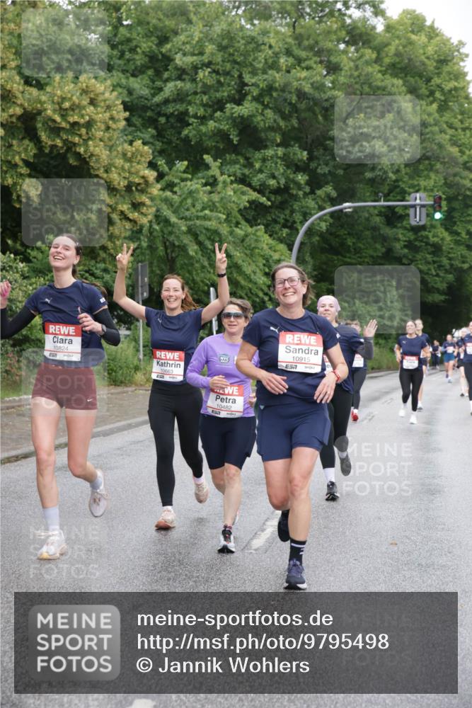 14.06.2026 - REWE Women's Run Jannik Wohlers http://msf.ph/oto/9795498 14.06.2026 09:56:40 Laufen 10824, 10663, 10482, 10915, 57 meine-sportfotos.de