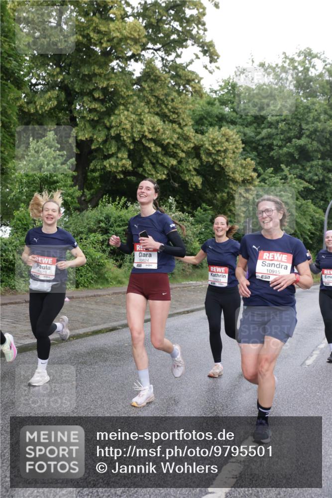 14.06.2026 - REWE Women's Run Jannik Wohlers http://msf.ph/oto/9795501 14.06.2026 09:56:41 Laufen 11018, 10824, 10663, 57, 10915, 7 meine-sportfotos.de